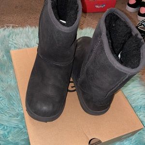 Black Ugg’s , rain resistant